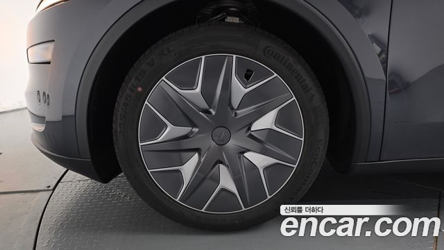 Tesla Model Y 2026 — photo 5