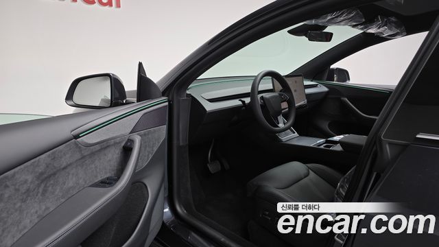 Tesla Model Y 2026 — photo 13