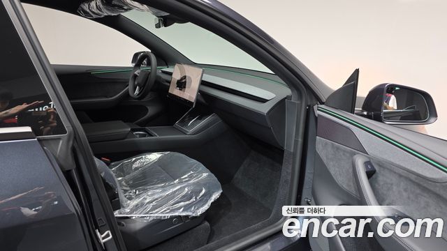 Tesla Model Y 2026 — photo 17