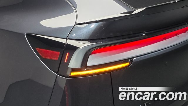 Tesla Model Y 2026 — photo 9