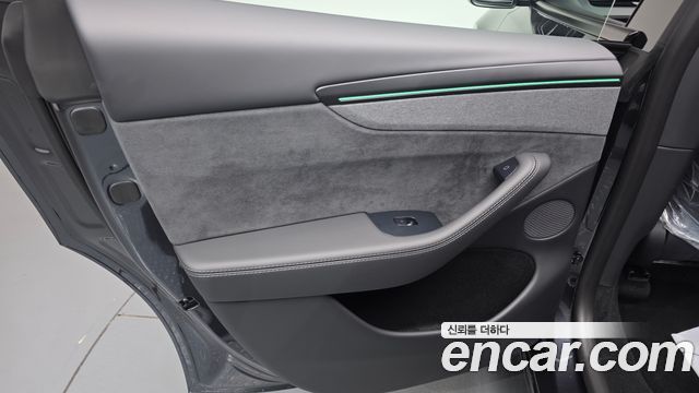 Tesla Model Y 2026 — photo 15