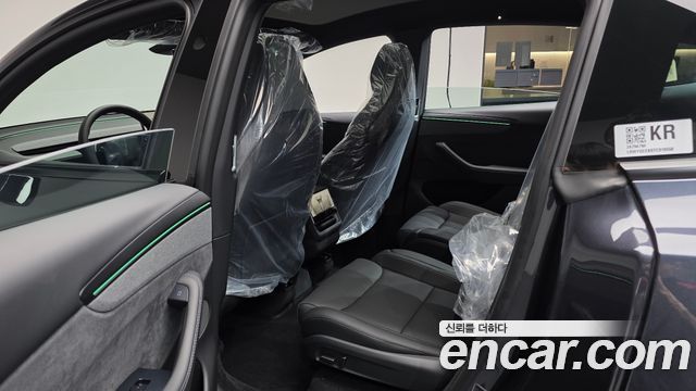 Tesla Model Y 2026 — photo 16
