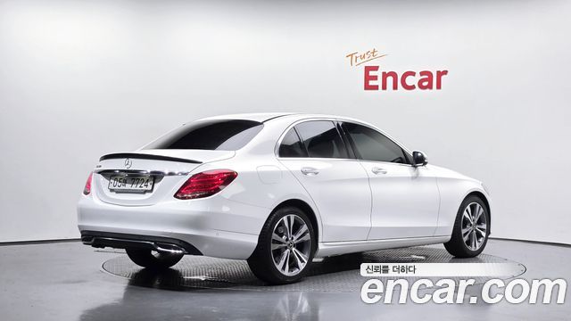 Mercedes-Benz C-Class 2018 — photo 2