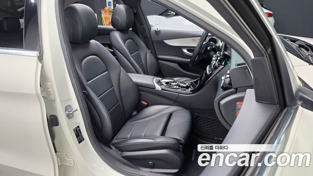 Mercedes-Benz C-Class 2018 — photo 17