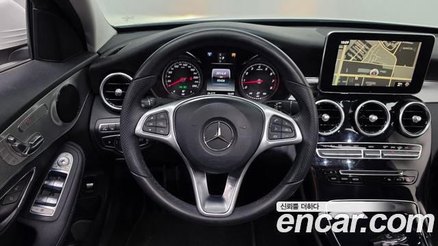 Mercedes-Benz C-Class 2018 — photo 19