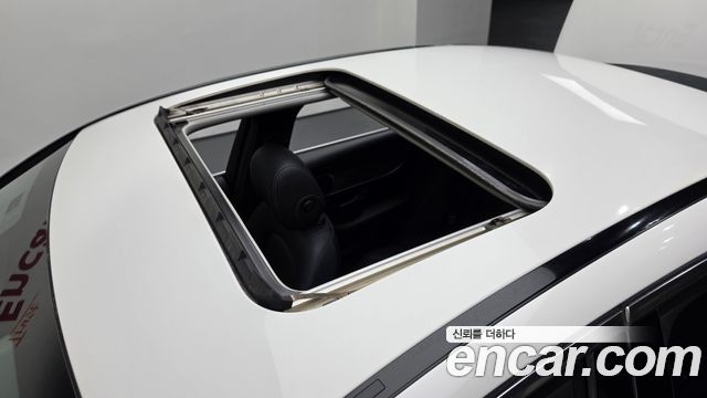 Mercedes-Benz C-Class 2018 — photo 24