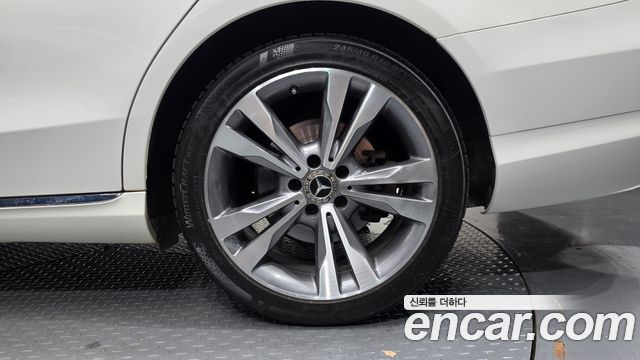 Mercedes-Benz C-Class 2018 — photo 7