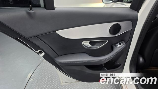 Mercedes-Benz C-Class 2018 — photo 15