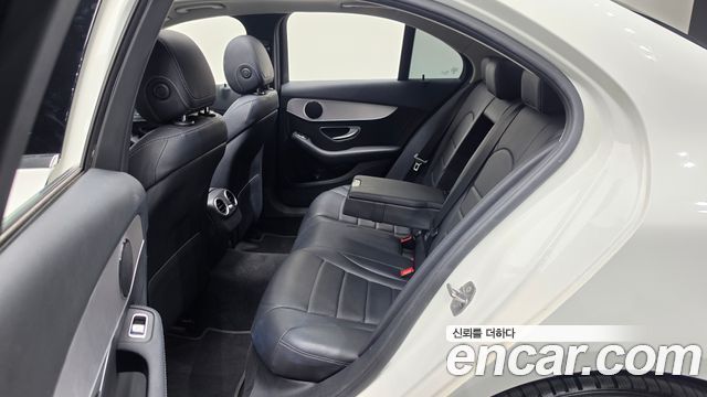 Mercedes-Benz C-Class 2018 — photo 16