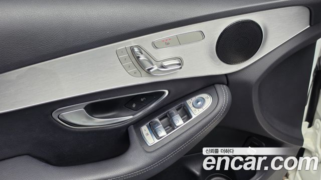 Mercedes-Benz C-Class 2018 — photo 27