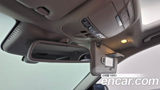 Mercedes-Benz C-Class 2018 — photo 30
