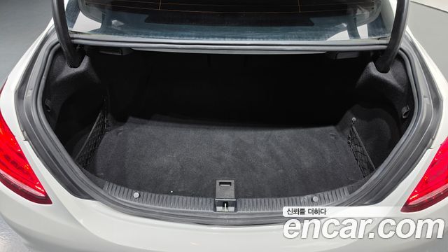 Mercedes-Benz C-Class 2018 — photo 31
