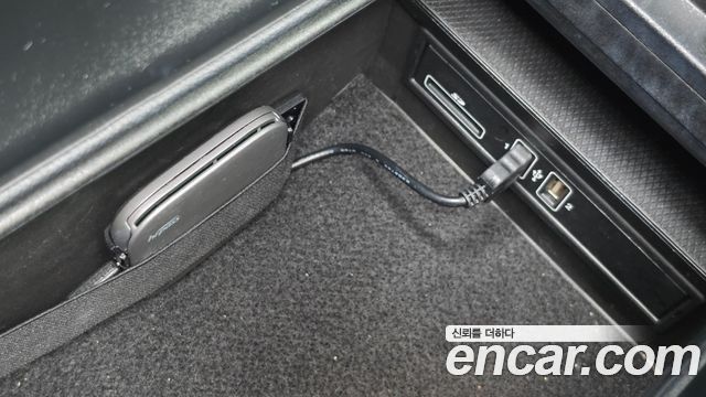 Mercedes-Benz C-Class 2018 — photo 32
