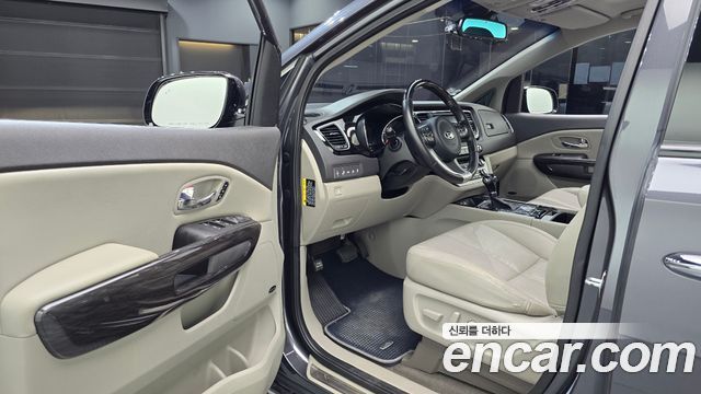 Kia Canival 2016 — photo 10