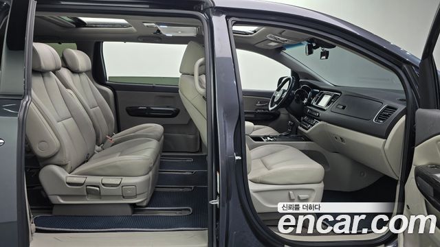Kia Canival 2016 — photo 11
