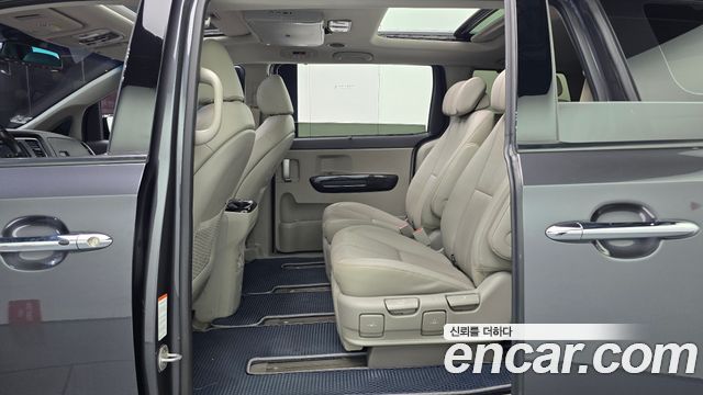 Kia Canival 2016 — photo 12