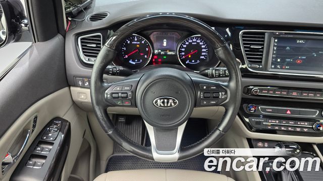 Kia Canival 2016 — photo 13