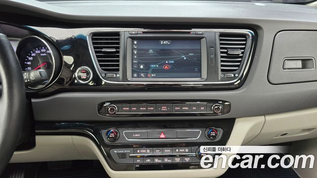 Kia Canival 2016 — photo 14