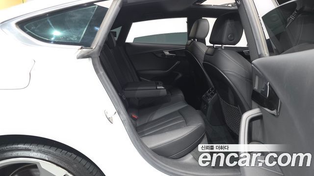 Audi A5 2019 — photo 17