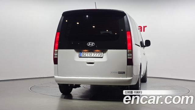 Hyundai Staria 2025 — photo 4