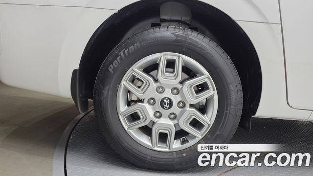 Hyundai Staria 2025 — photo 5