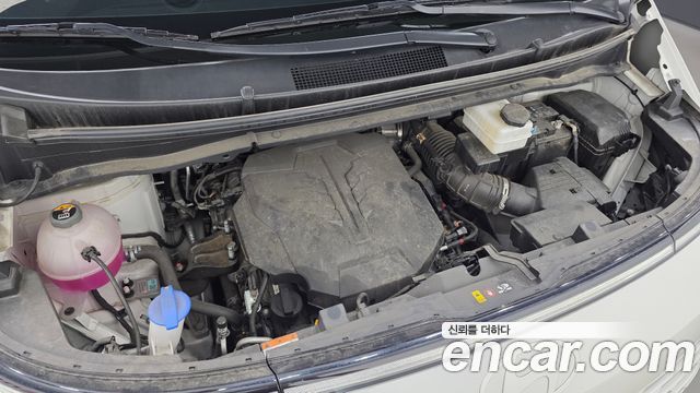Hyundai Staria 2025 — photo 6