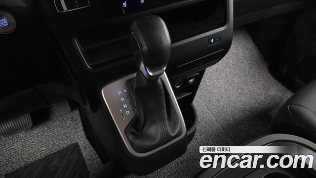 Hyundai Staria 2025 — photo 12