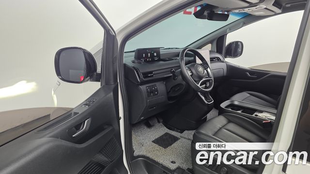 Hyundai Staria 2025 — photo 13