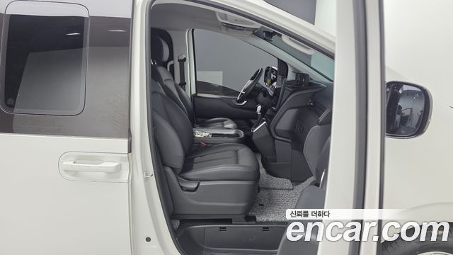 Hyundai Staria 2025 — photo 17