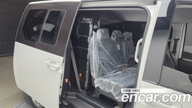 Hyundai Staria 2025 — photo 18