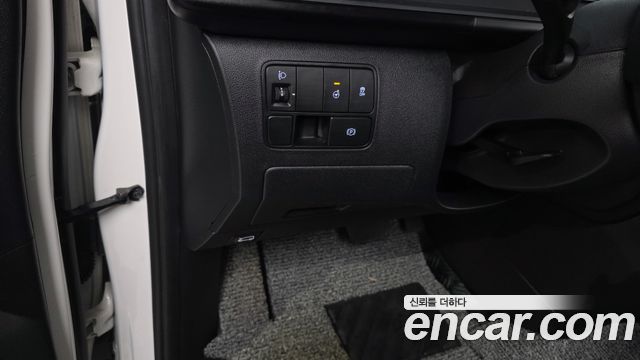 Hyundai Staria 2025 — photo 25