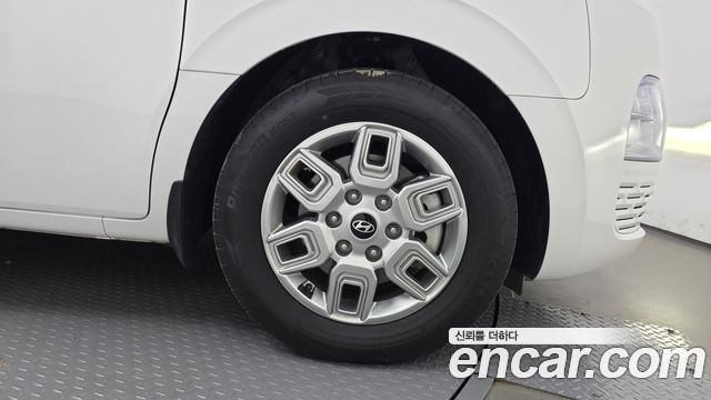 Hyundai Staria 2025 — photo 7
