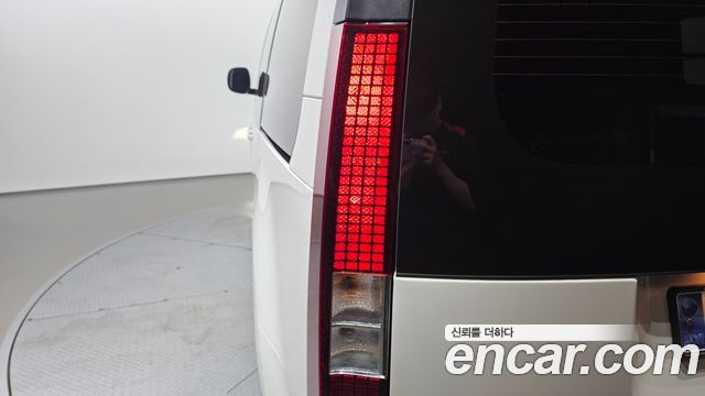Hyundai Staria 2025 — photo 9