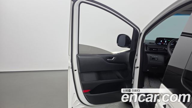 Hyundai Staria 2025 — photo 14