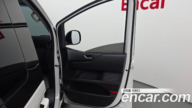 Hyundai Staria 2025 — photo 15