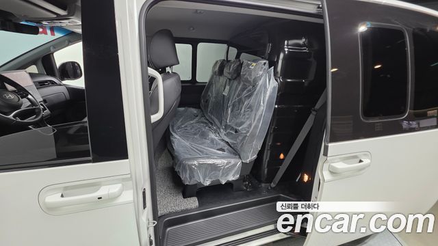 Hyundai Staria 2025 — photo 16