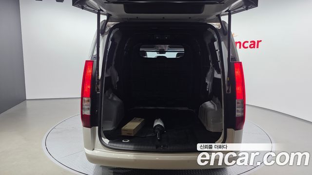 Hyundai Staria 2025 — photo 32
