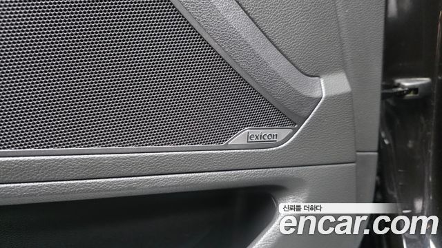 Genesis G80 2018 — photo 33
