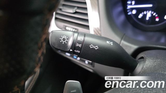 Genesis G80 2018 — photo 36