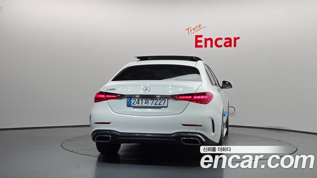 Mercedes-Benz C-Class 2022 — photo 4