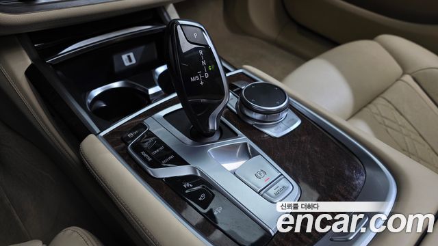 BMW 7-Series 2016 — photo 9