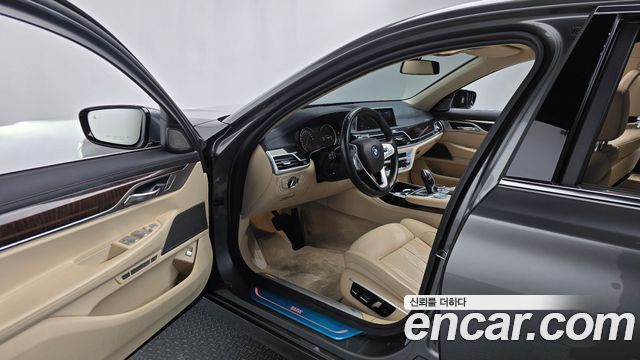 BMW 7-Series 2016 — photo 10