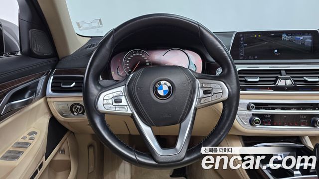 BMW 7-Series 2016 — photo 13