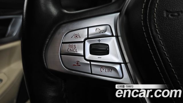 BMW 7-Series 2016 — photo 17