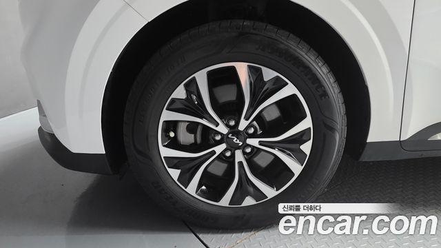 Kia Canival 2023 — photo 5