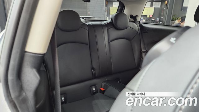 Mini Cooper 2024 — photo 17