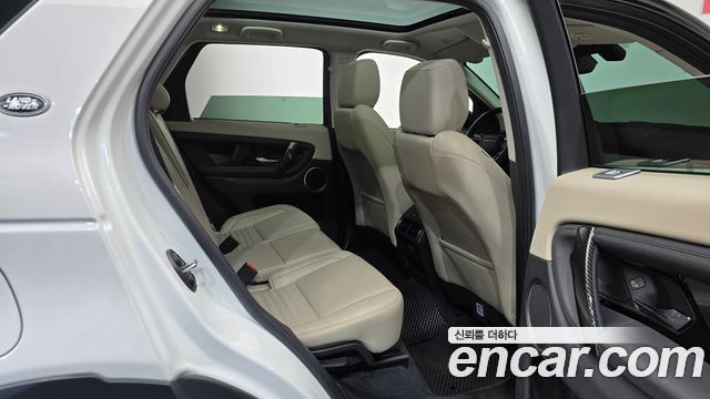 Land Rover Discovery Sport 2021 — photo 17
