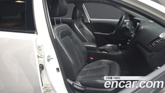 Kia K5 2011 — photo 11