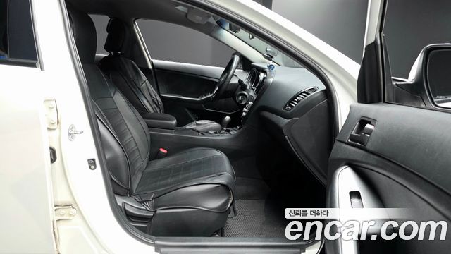 Kia K5 2011 — photo 10