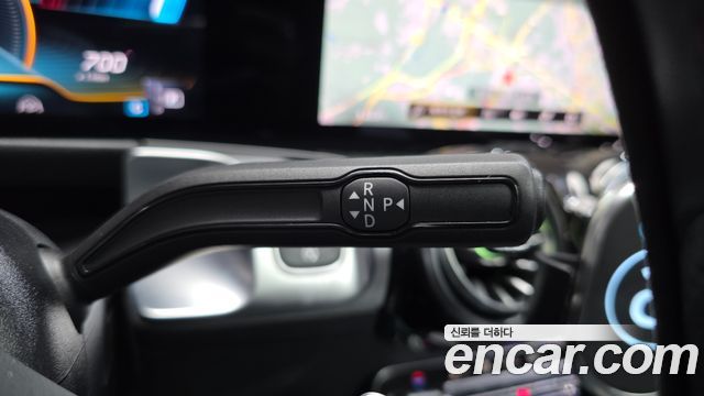 Mercedes-Benz GLB-Class 2021 — photo 12